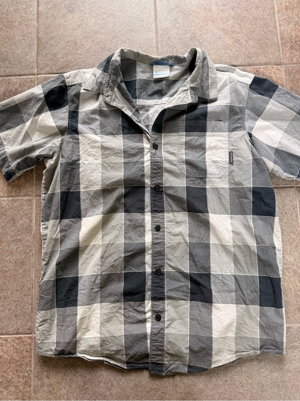 Columbia Short-Sleeve Black & Gray Plaid Button-Up Shirt Medium